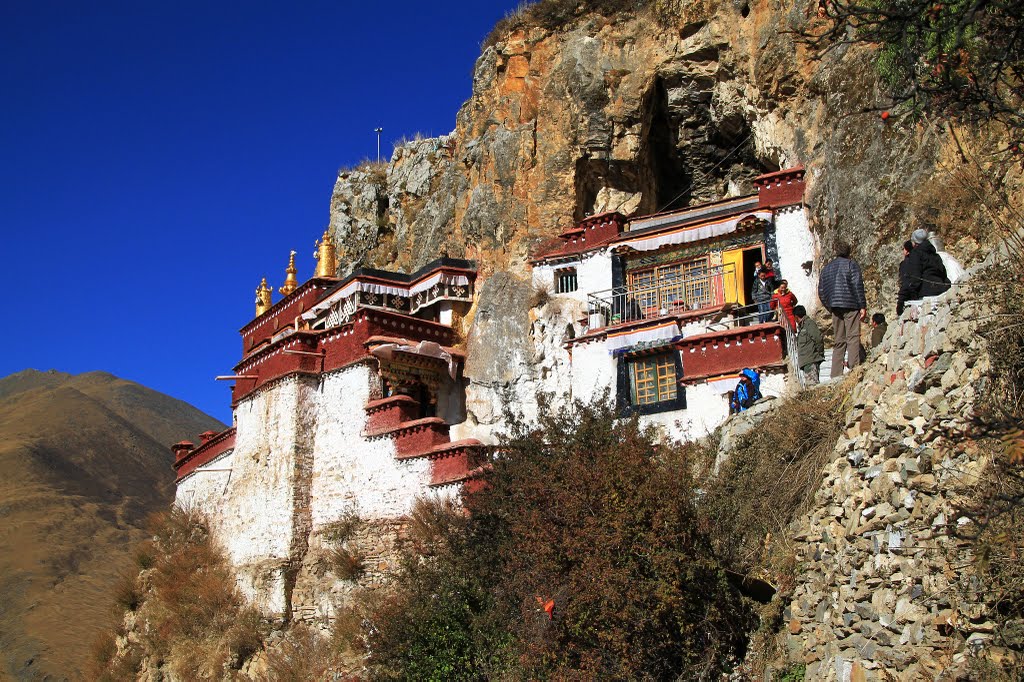 photo of the Sera Monastery