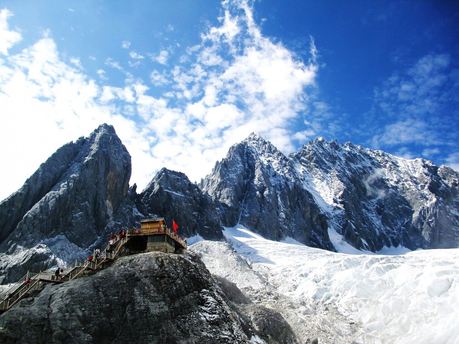 photo of the Chinese mountains